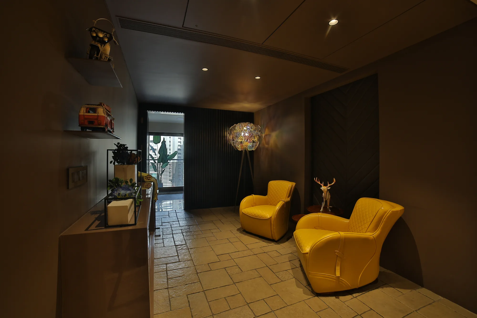 Living spaces · Earth & Art