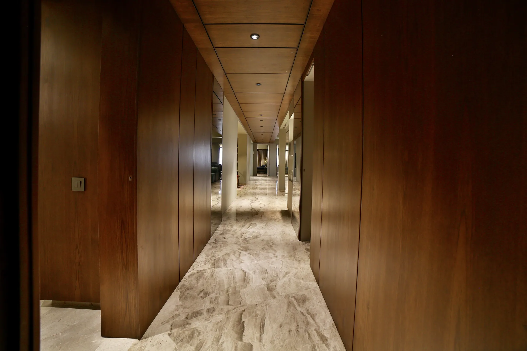 Arrival spaces · Colour & Grain